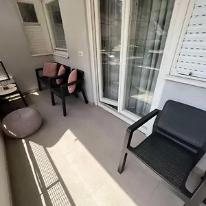 https://lovely-cozy-anna-apartment.pula-hotels.org